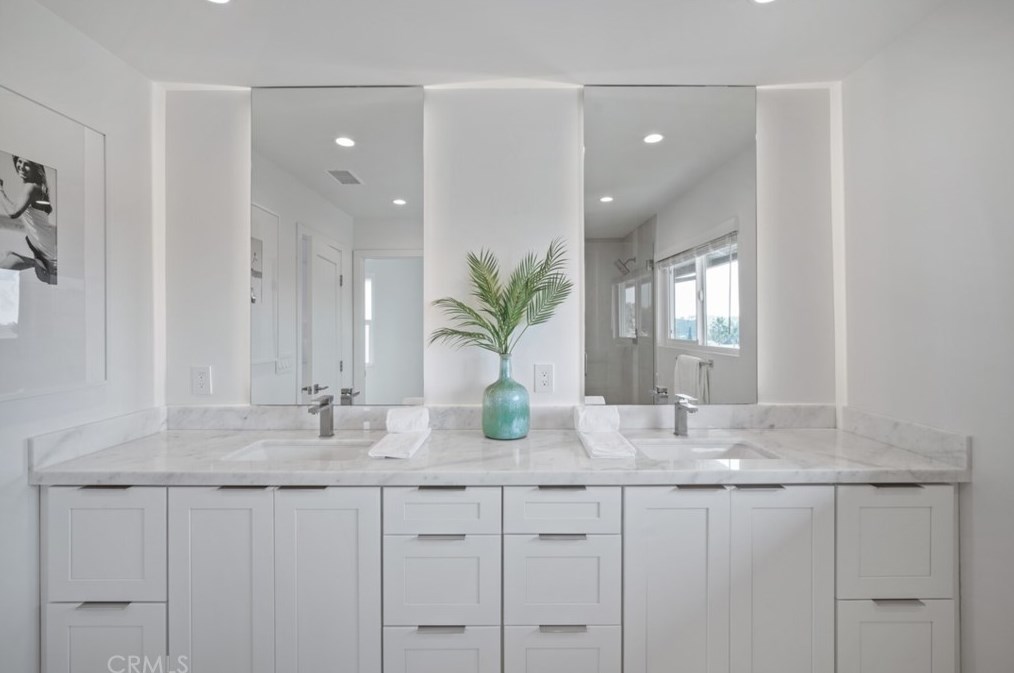 24231 Las Naranjas Dr, Laguna Beach CA  92677-2116 exterior
