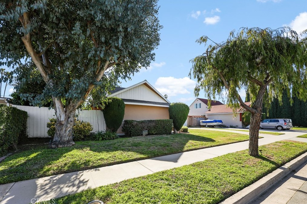 6112 Apache Rd, Westminster CA  92683-1918 exterior