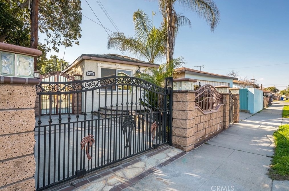 4610 Leonis St, Los Angeles CA  90040-1019 exterior
