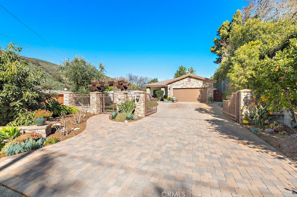 21075 Raquel Rd, Laguna Beach, CA 92651-1129