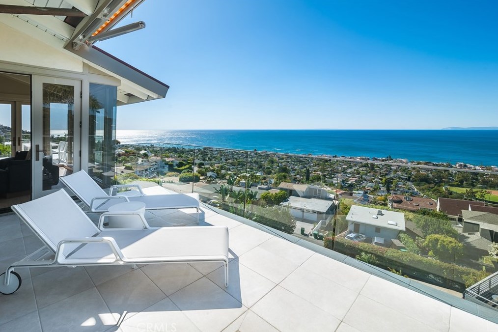 747 Bayview Pl, Laguna Beach CA  92651-2601 exterior