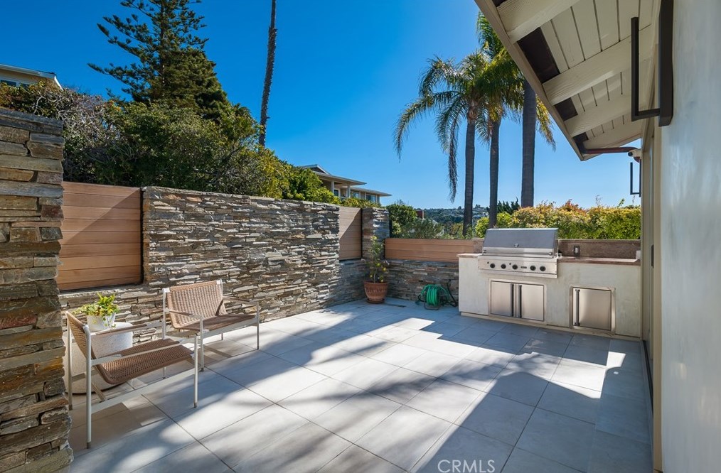 747 Bayview Pl, Laguna Beach CA  92651-2601 exterior