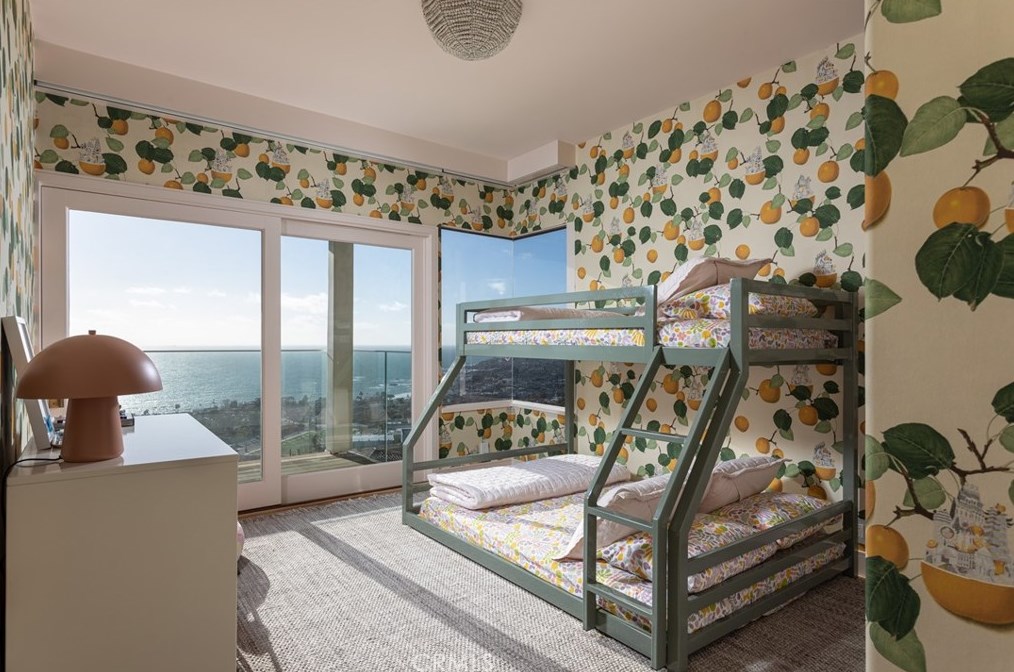 747 Bayview Pl, Laguna Beach CA  92651-2601 exterior