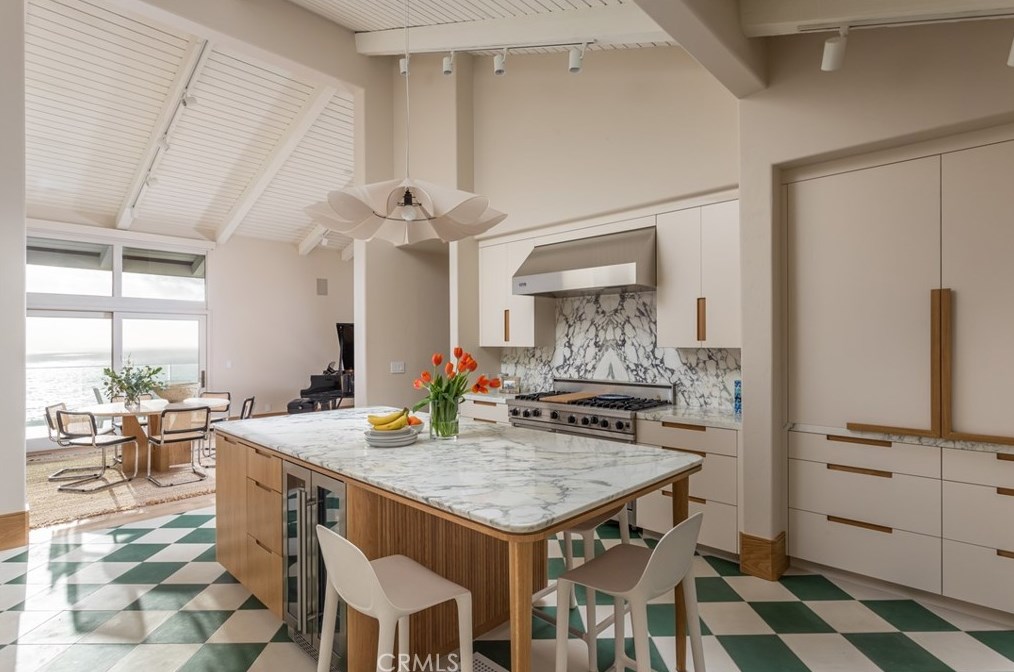 747 Bayview Pl, Laguna Beach CA  92651-2601 exterior