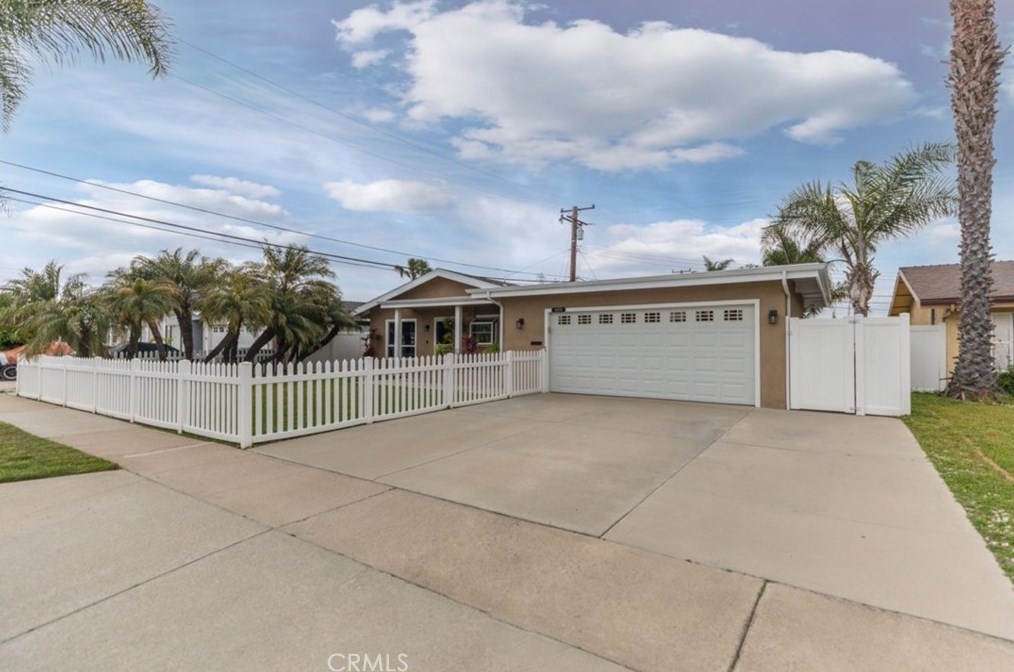 9551 Sailfish Dr, Huntington Beach, CA 92646