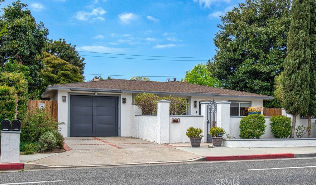 291 E 19th St, Costa Mesa, CA 92627