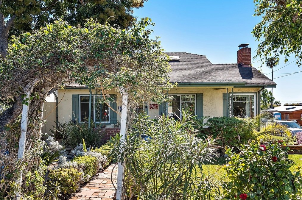 475 Thalia St, Laguna Beach, CA 92651-2579