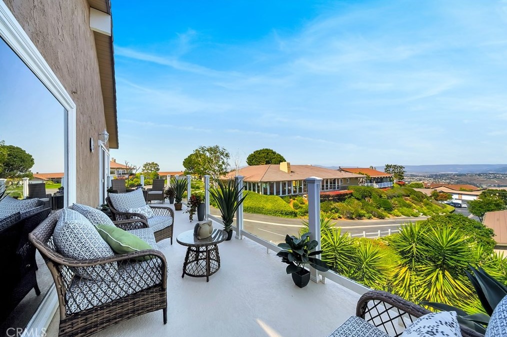 31152 Flying Cloud Dr, Laguna Beach CA  92677-2715 exterior