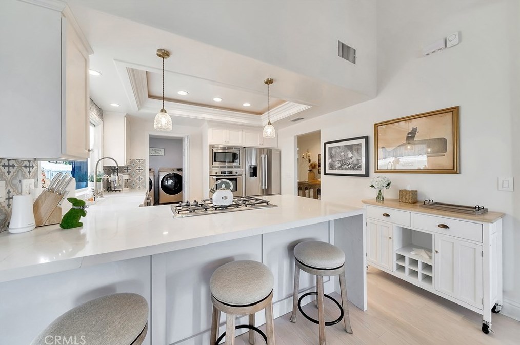 31152 Flying Cloud Dr, Laguna Beach CA  92677-2715 exterior