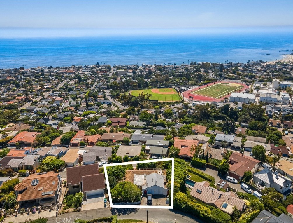 750 Coast View Dr, Laguna Beach, CA 92651-2616