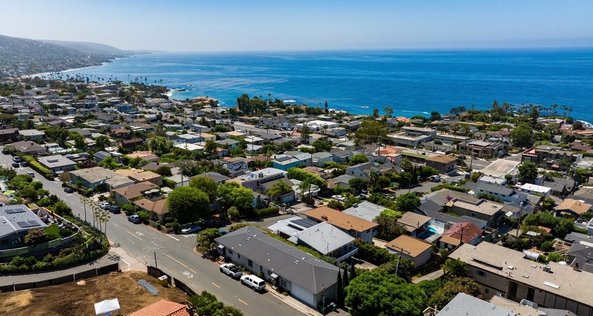 294 Chiquita St, Laguna Beach, CA 92651-1337