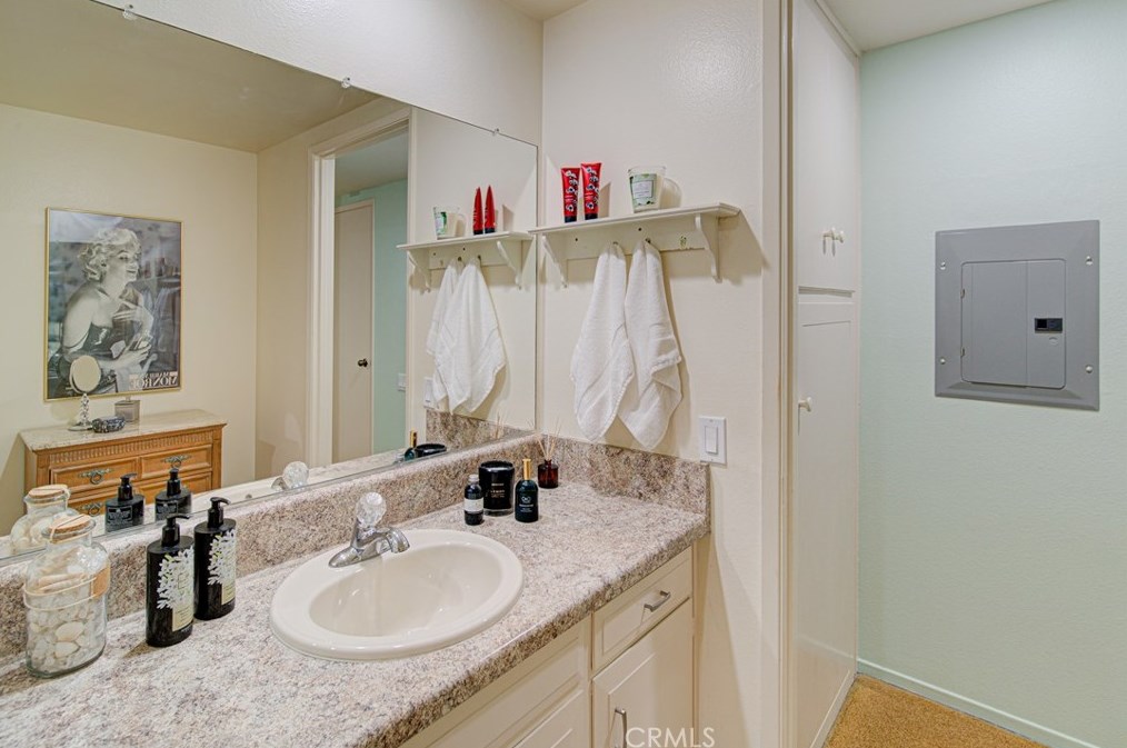 213 Avenida Majorca, Laguna Beach CA  92637-4169 exterior