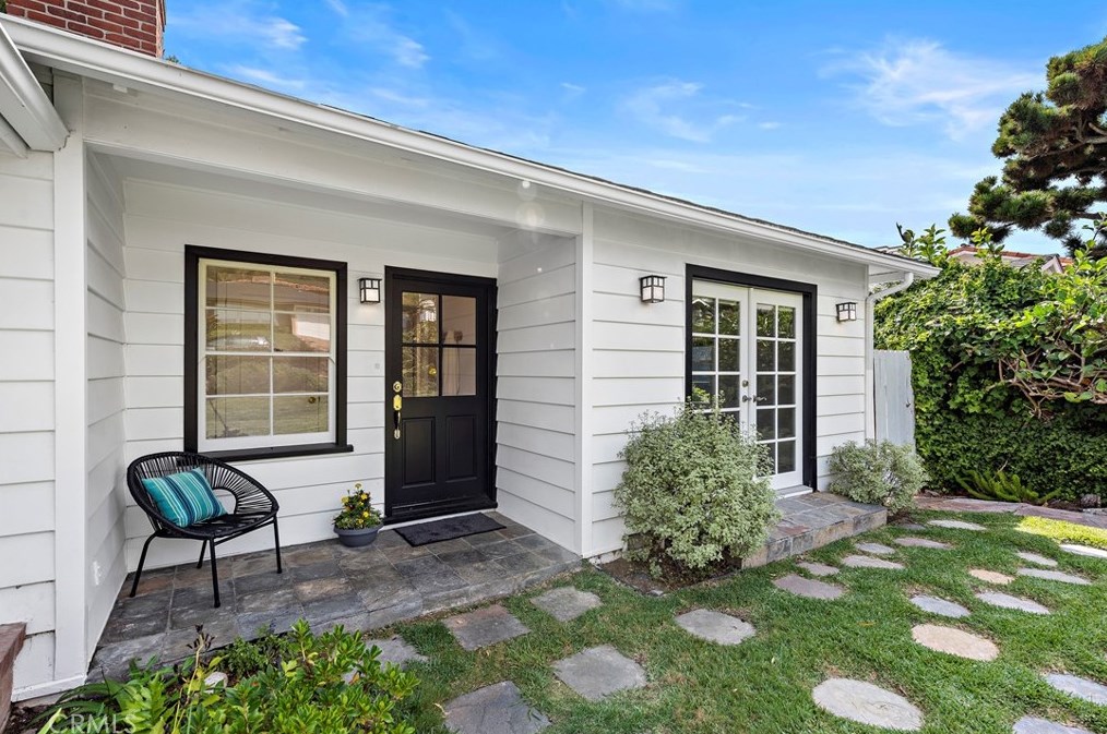 16 N Stonington Rd, Laguna Beach, CA 92651