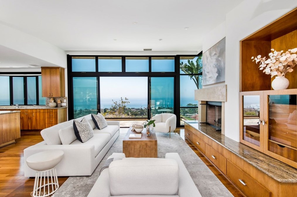 811 Coast View Dr, Laguna Beach, CA 92651-2617