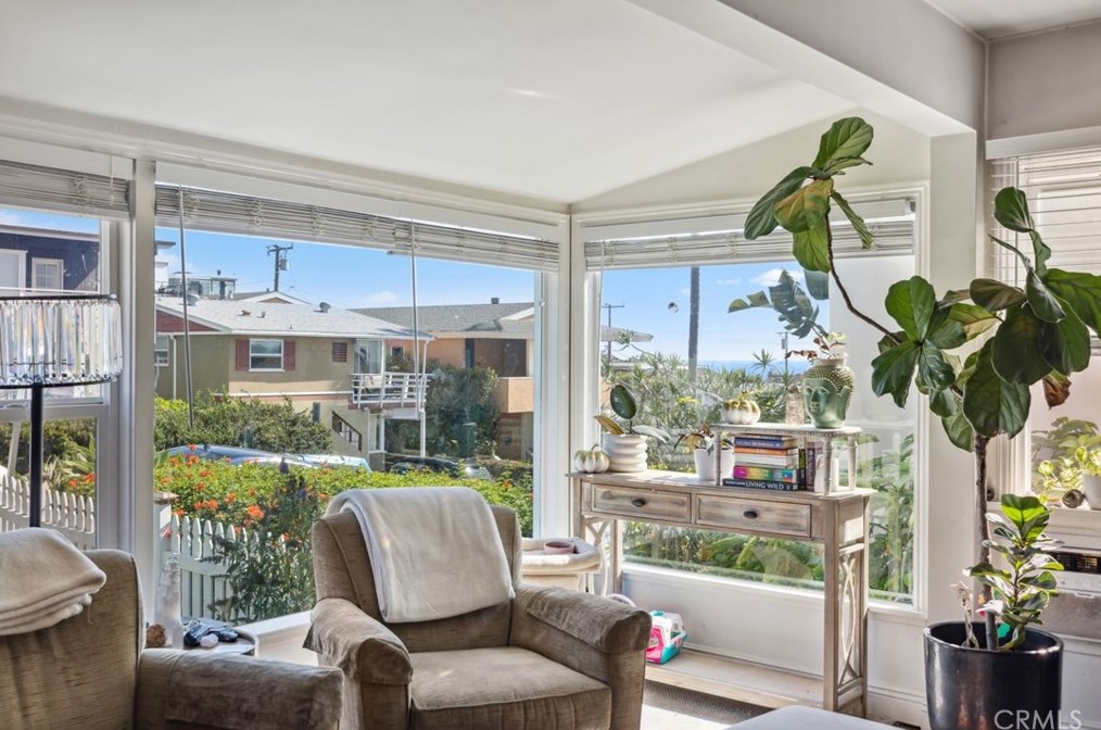 298 Beverly St, Laguna Beach, CA 92651-1402