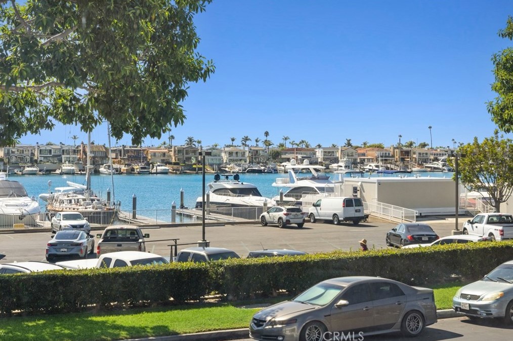 2551 Bayshore Dr, Newport Beach, CA 92663
