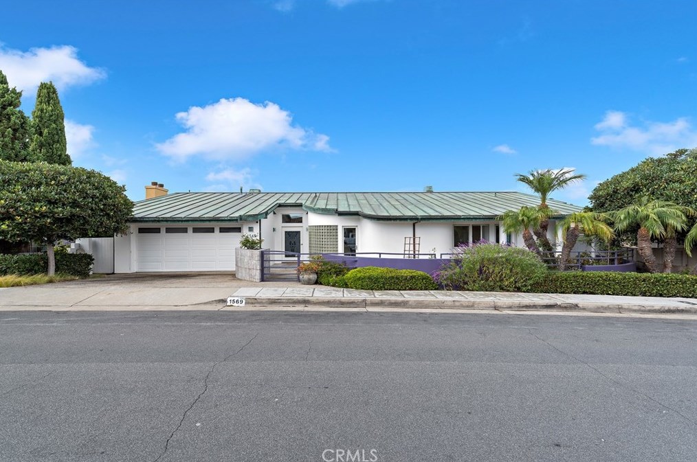 1569 Skyline Dr, Laguna Beach, CA 92651-1944