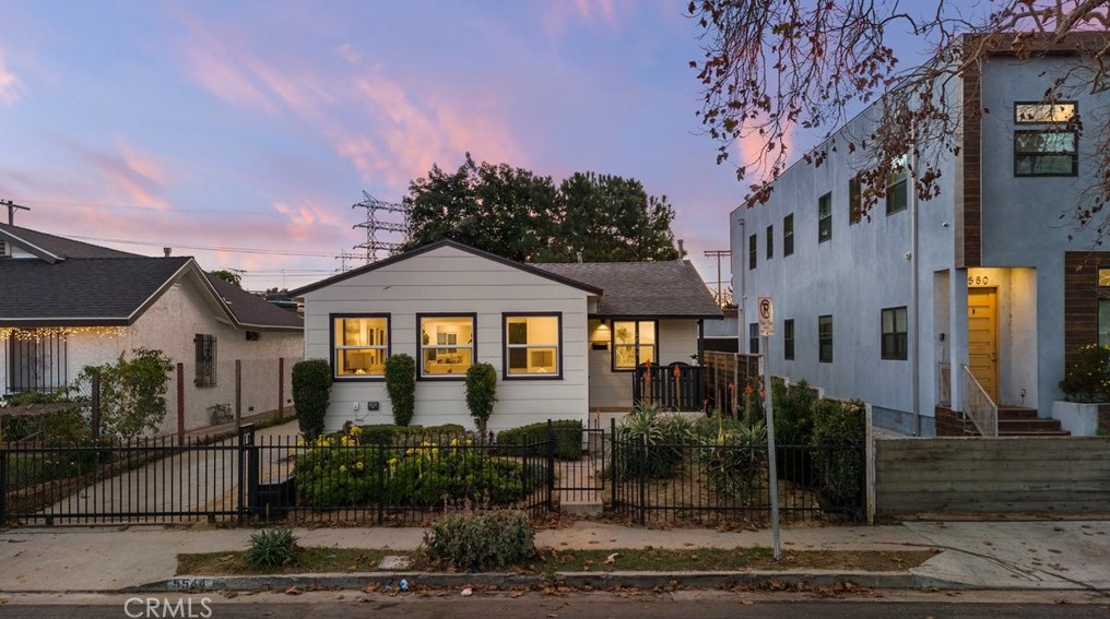 5544 Blackwelder St, Los Angeles CA  90016-3210 exterior