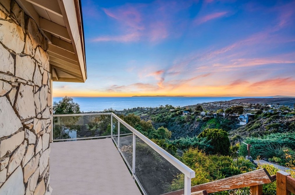 2925 Zell Dr, Laguna Beach, CA 92651-2048