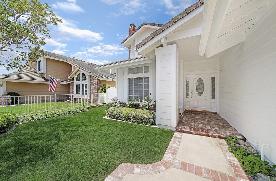 17691 Helenbrook Ln, Huntington Beach, CA 92649