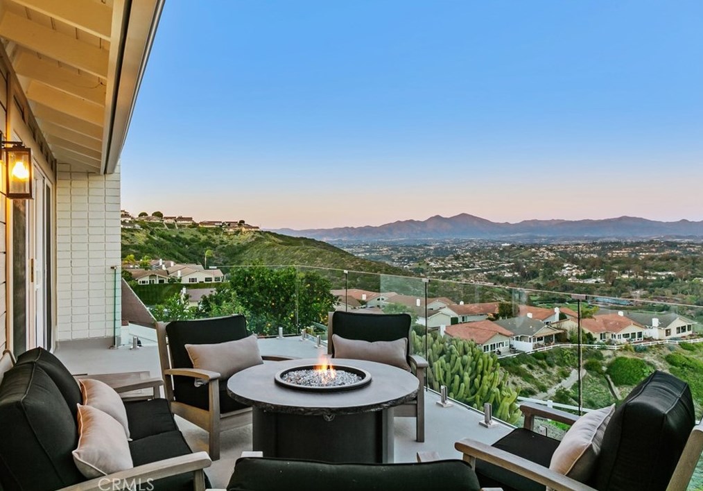 31534 Flying Cloud Dr, Laguna Beach CA  92677-2711 exterior