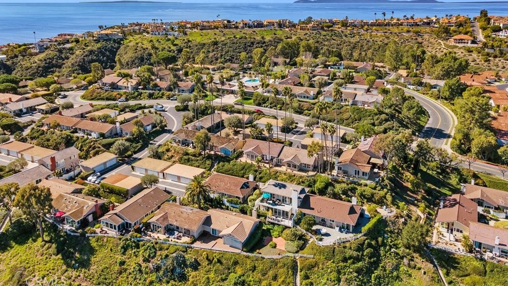 31534 Flying Cloud Dr, Laguna Beach CA  92677-2711 exterior
