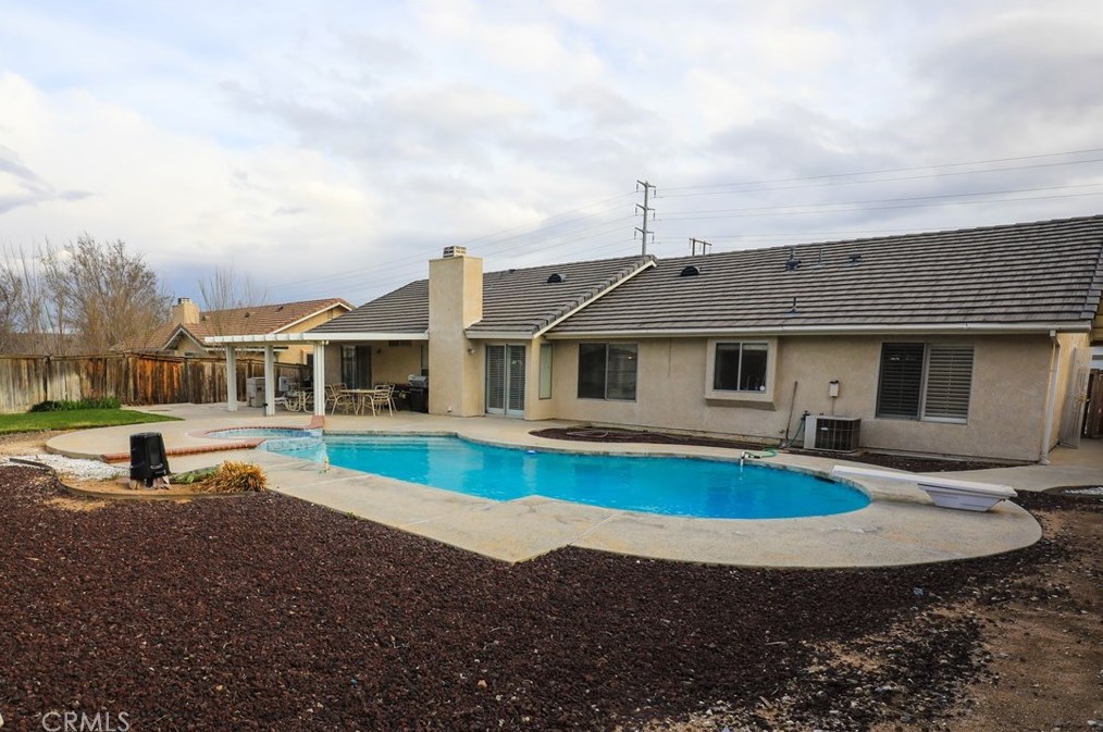 13346 Kirkwood Dr, Victorville, CA 92392-6218