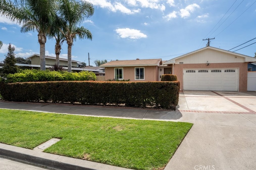 1902 W Flora St, Santa Ana, CA 92704