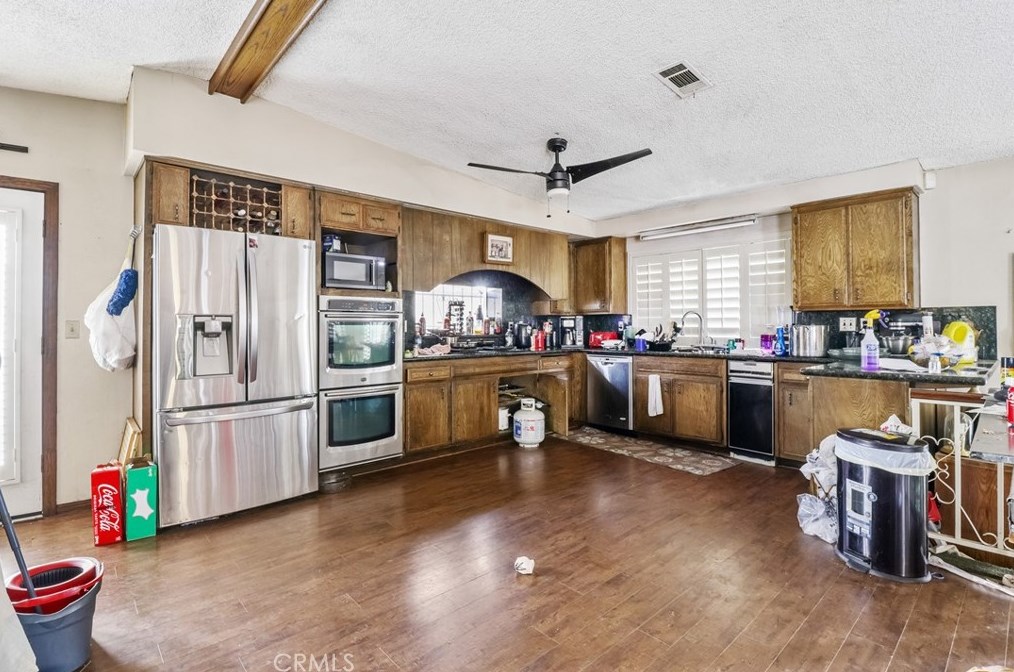 13860 Dahlgren Dr, Victorville, CA 92395-4916