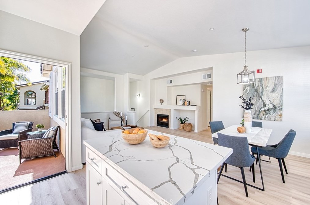 1412 Elmhurst, Irvine CA  92618-4024 exterior