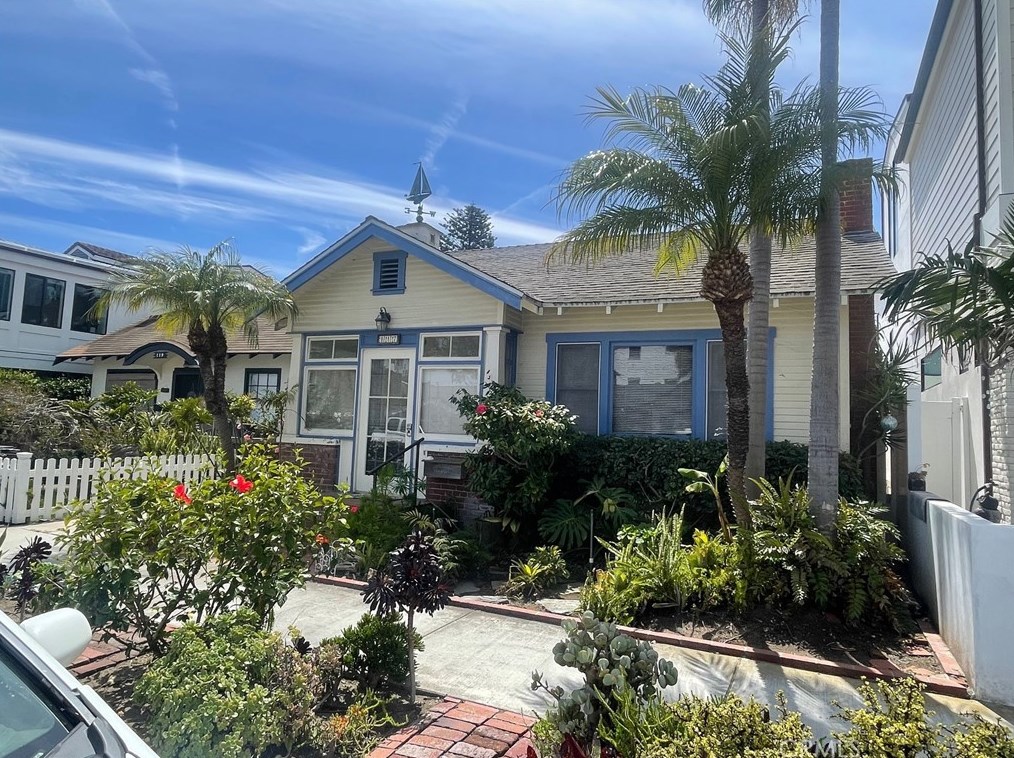 117 Bay Ave, Newport Beach, CA 92662-1315