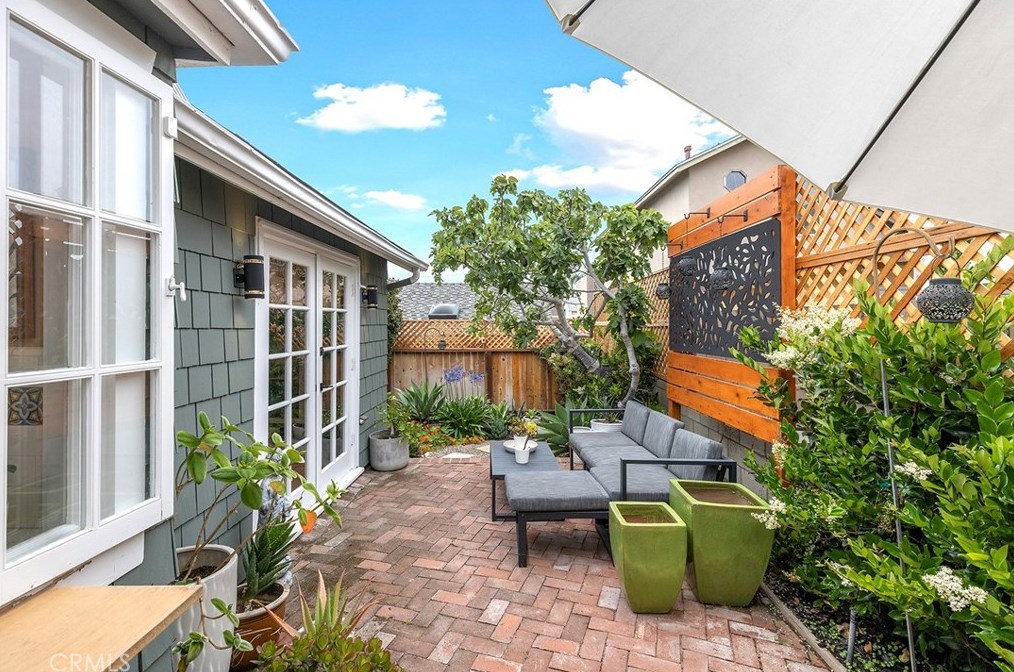 626 Anita St, Laguna Beach CA  92651-2906 exterior