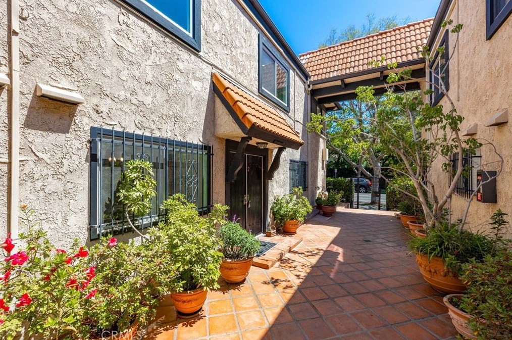10600 Holman Ave, Los Angeles, CA 90024-5960