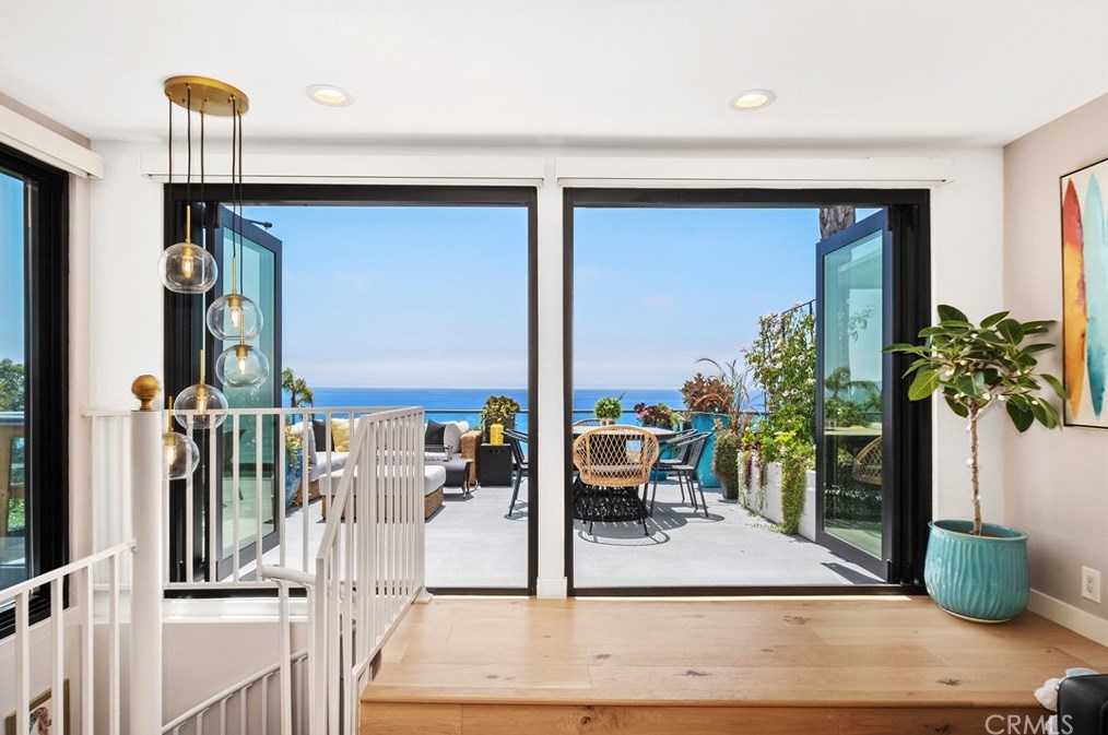 32146 Coast Hwy, Laguna Beach CA  92651-6870 exterior