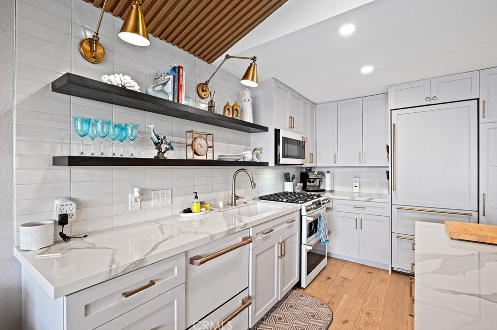 32146 Coast Hwy, Laguna Beach CA  92651-6870 exterior