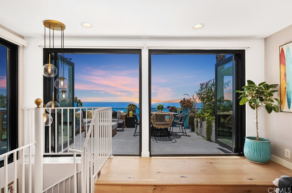 32146 Coast Hwy, Laguna Beach CA  92651-6870 exterior