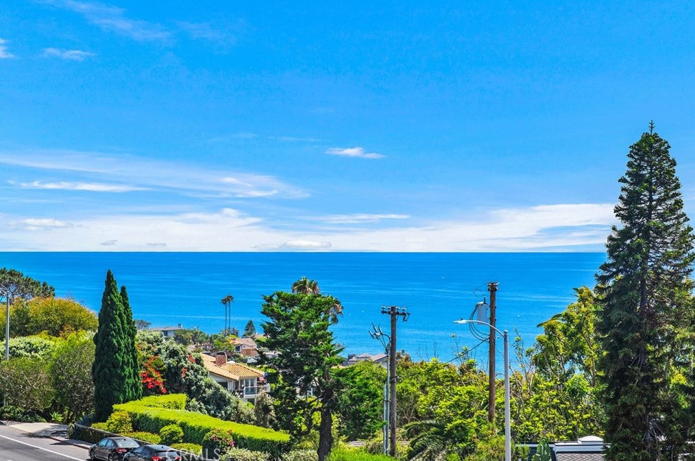 32146 Coast Hwy, Laguna Beach CA  92651-6870 exterior