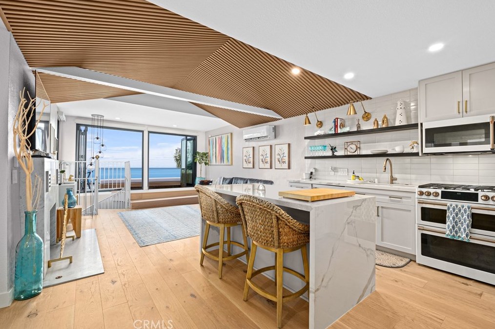 32146 Coast Hwy, Laguna Beach CA  92651-6870 exterior