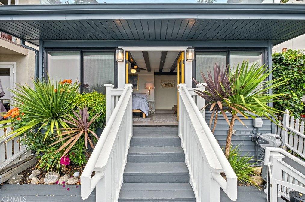 32146 Coast Hwy, Laguna Beach CA  92651-6870 exterior