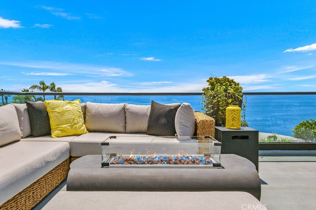 32146 Coast Hwy, Laguna Beach CA  92651-6870 exterior