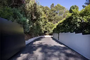 9015 Alto Cedro Dr, Beverly Hills, CA 90210 - Photo 10