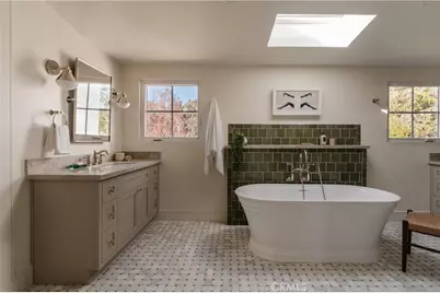 2201 N Hobart Boulevard, Los Angeles, CA 90027 - Photo 12