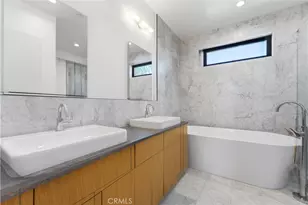 11702 Charnock Rd, Los Angeles, CA 90066 - Photo 4