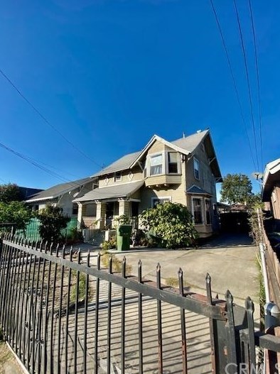 205 54th St, Los Angeles, CA 90011-5103