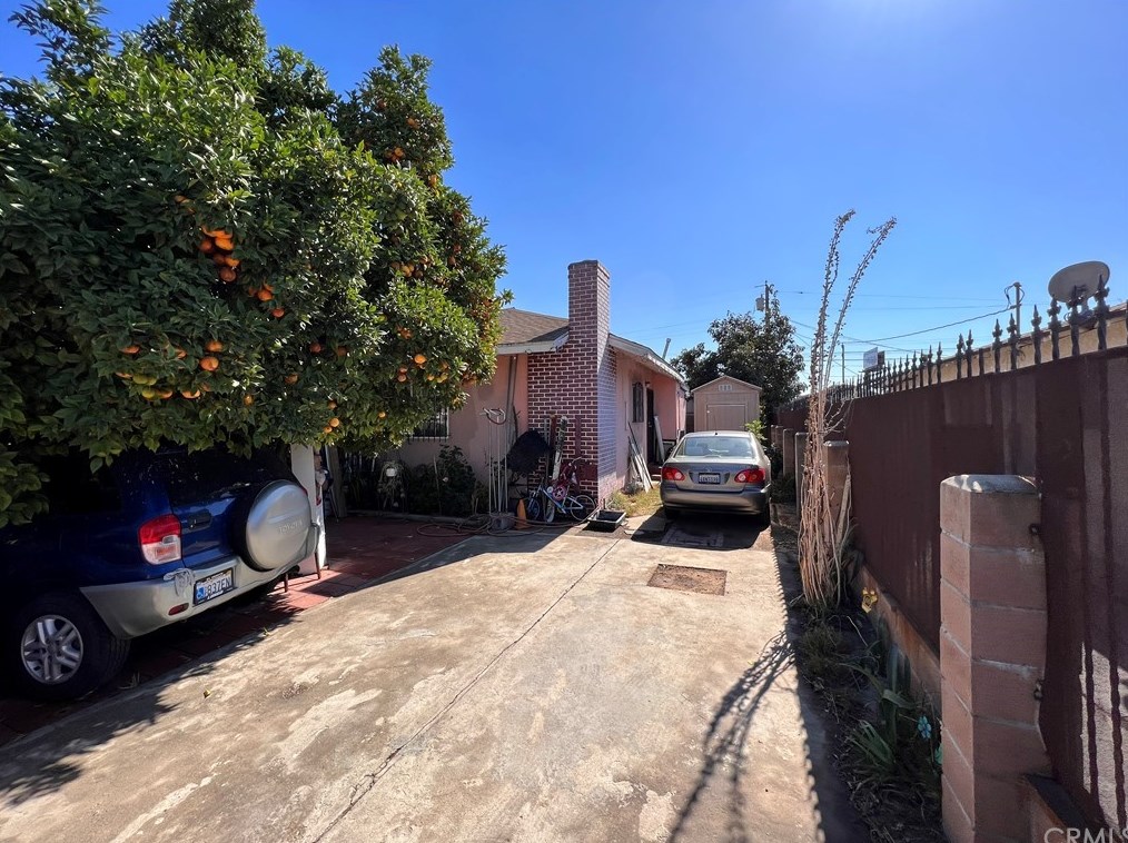 2422 115th St, Los Angeles, CA 90059-2120