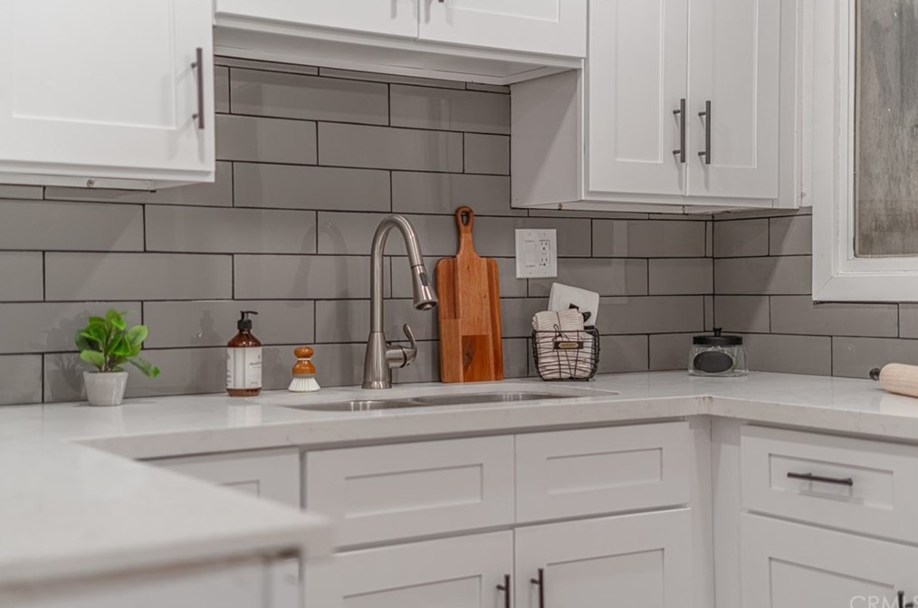 4049 Abourne Rd, Los Angeles CA  90008-3229 exterior