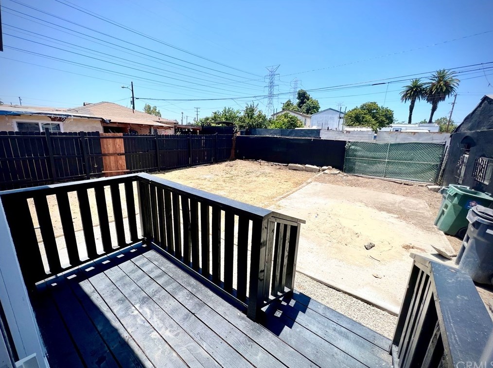 9009 Elm St, Los Angeles CA  90002-1806 exterior