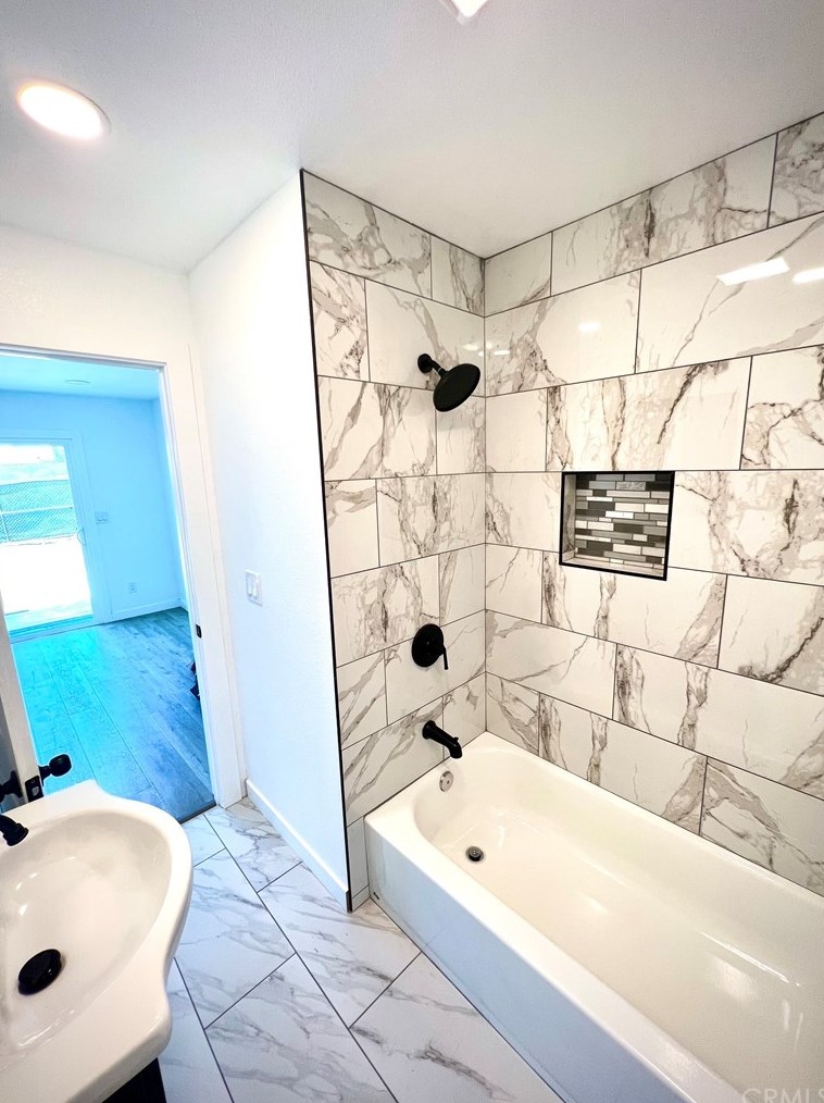 9009 Elm St, Los Angeles CA  90002-1806 exterior