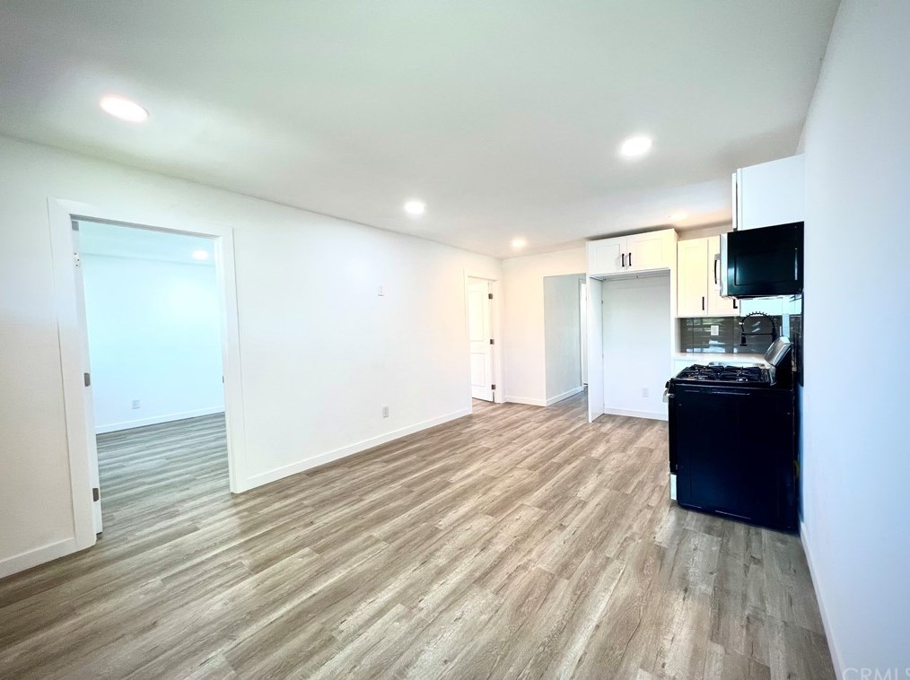 9009 Elm St, Los Angeles CA  90002-1806 exterior