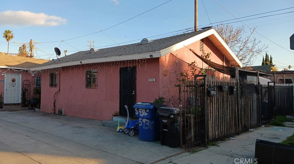 5930 Denver Ave, Los Angeles, CA 90044-6320